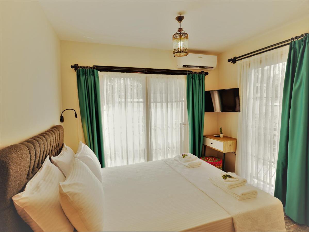 Juliet Hotel *