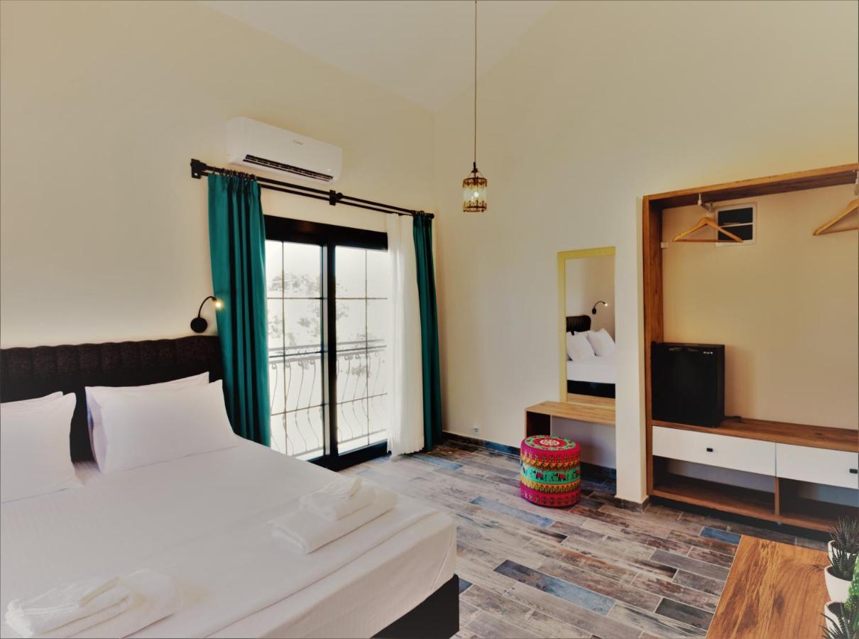 Juliet Hotel *